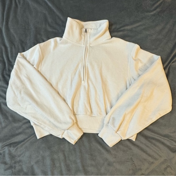 Hollister Half Zip Sweatshirt 
#1191 - Picture 1 of 9
